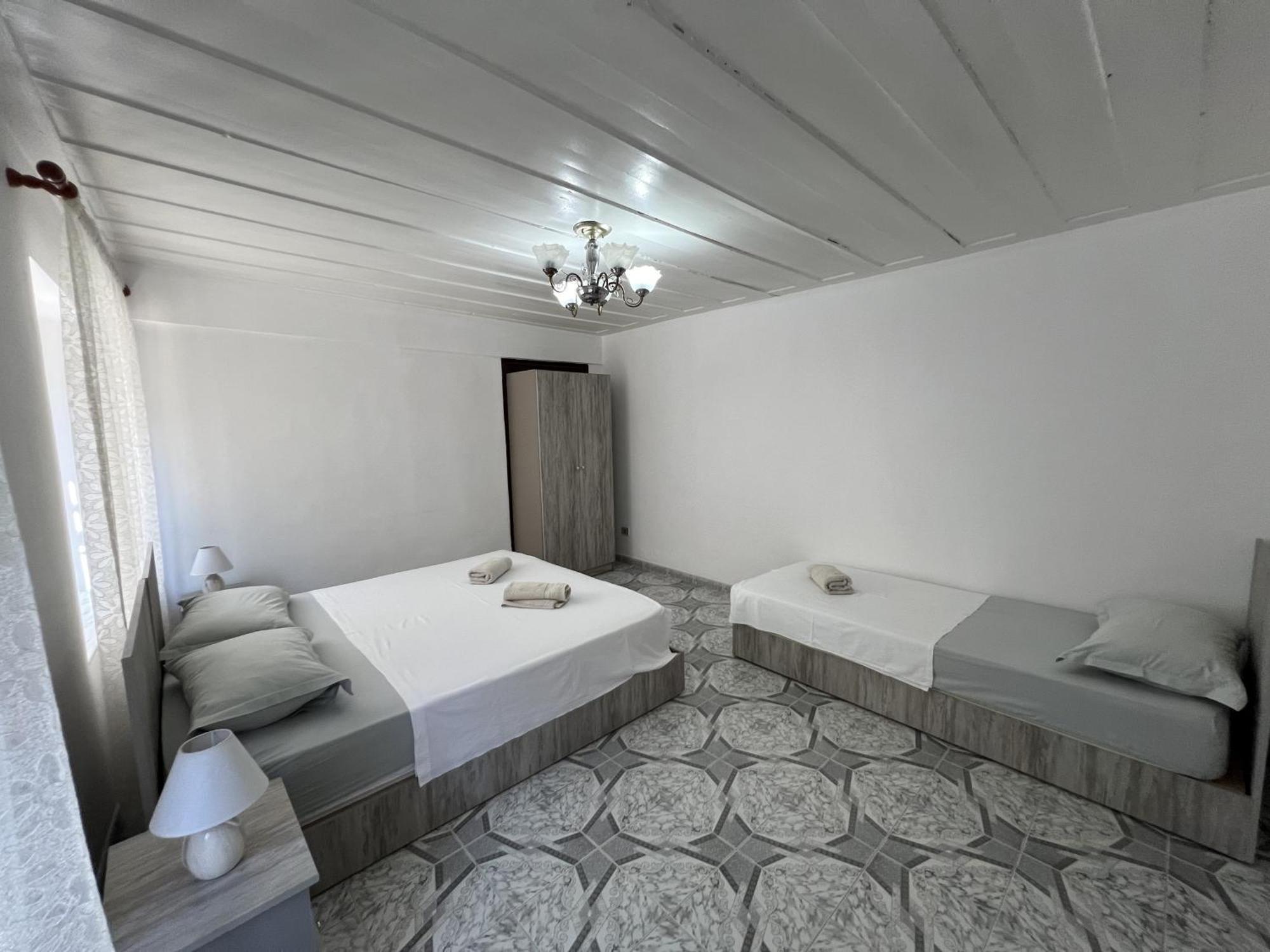 Onetwosleep Guesthouse Шкодер Екстер'єр фото