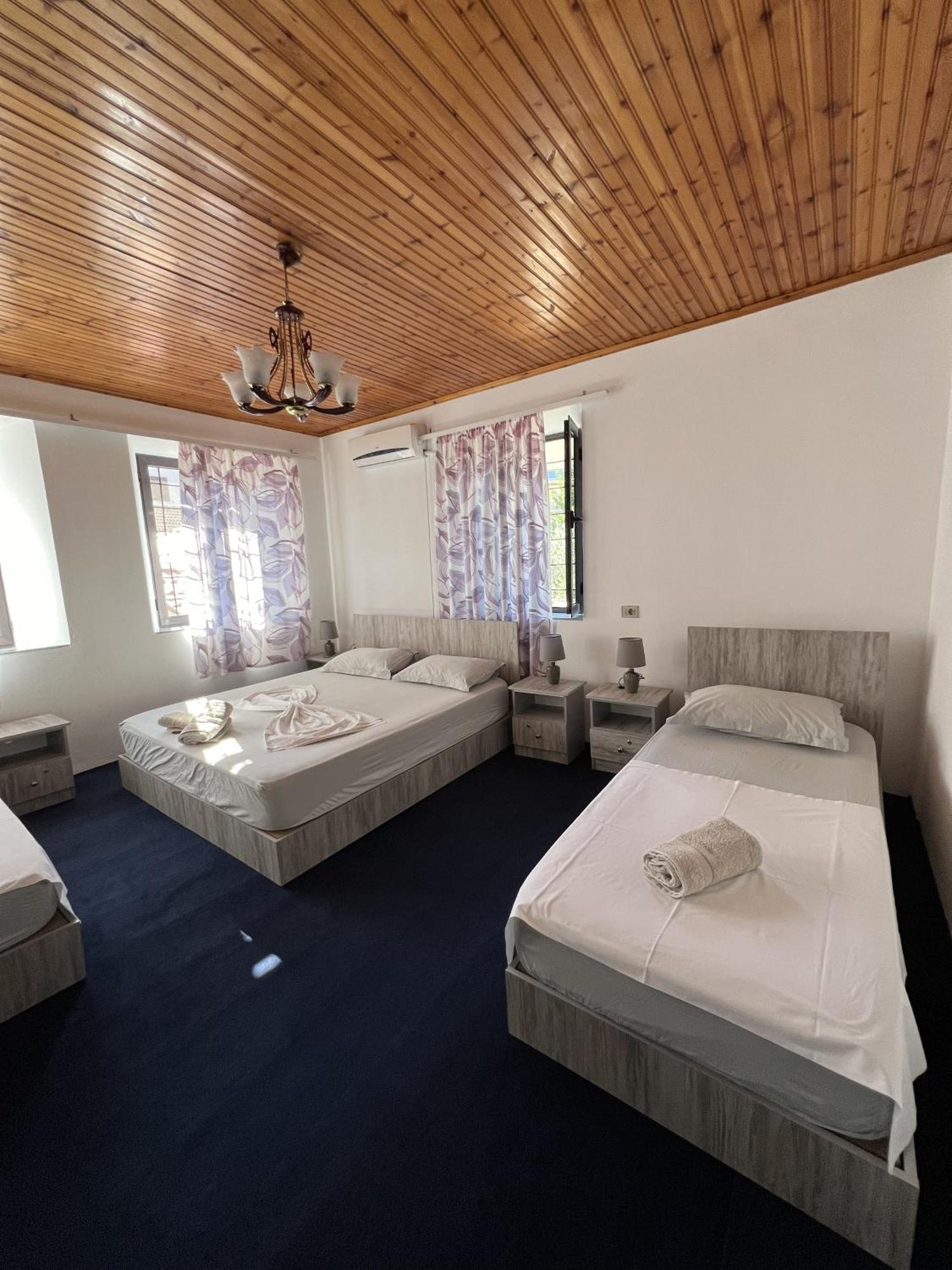 Onetwosleep Guesthouse Шкодер Екстер'єр фото