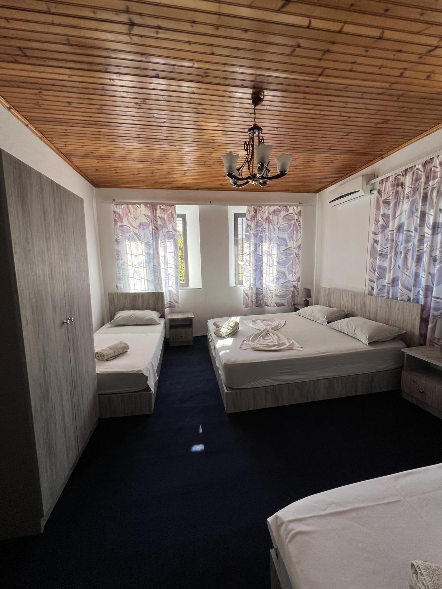 Onetwosleep Guesthouse Шкодер Екстер'єр фото