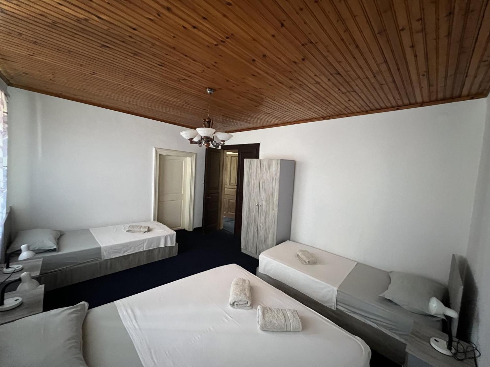 Onetwosleep Guesthouse Шкодер Екстер'єр фото