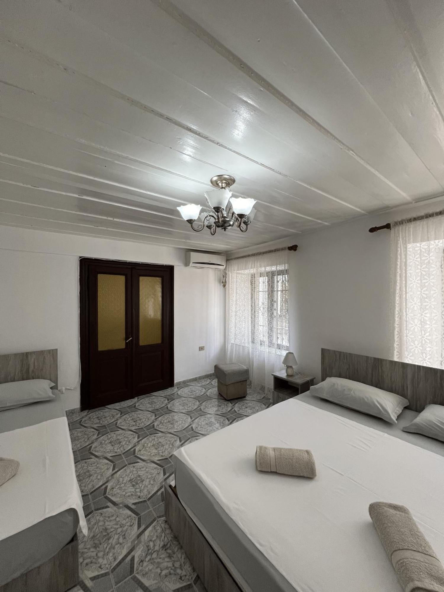 Onetwosleep Guesthouse Шкодер Екстер'єр фото