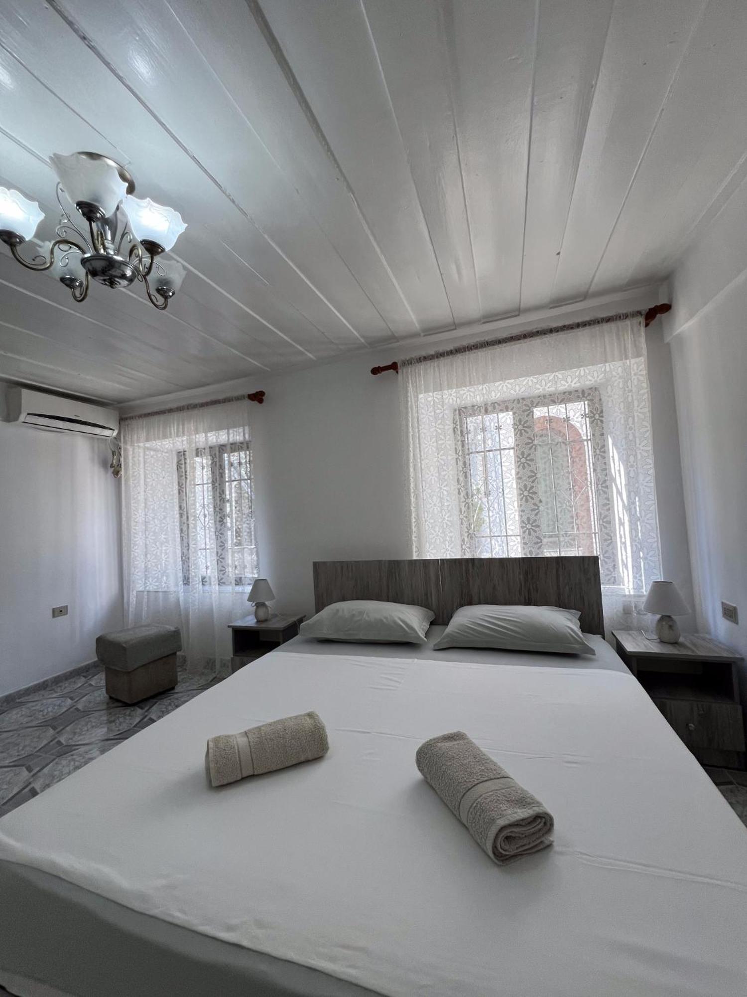 Onetwosleep Guesthouse Шкодер Екстер'єр фото