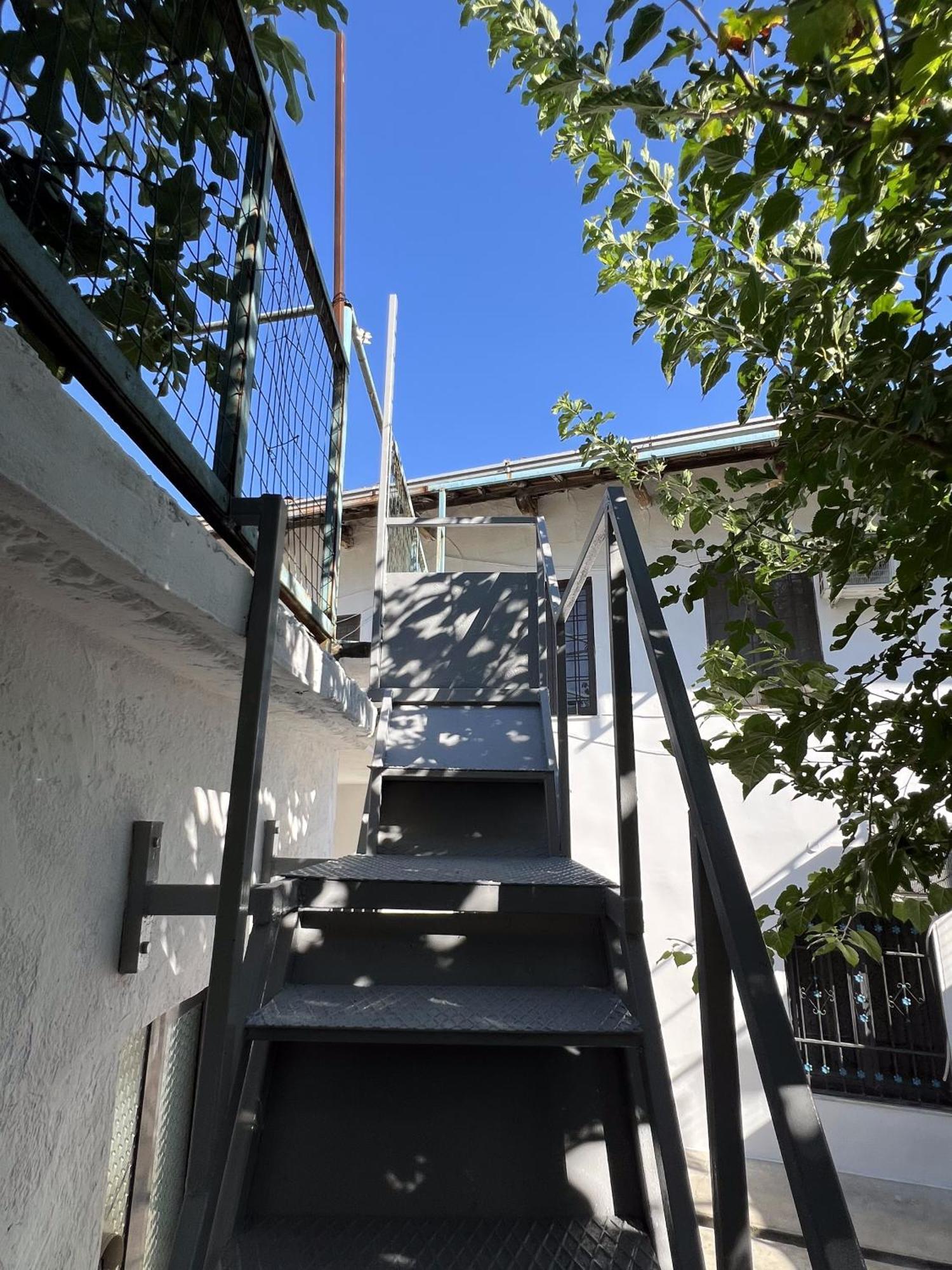 Onetwosleep Guesthouse Шкодер Екстер'єр фото