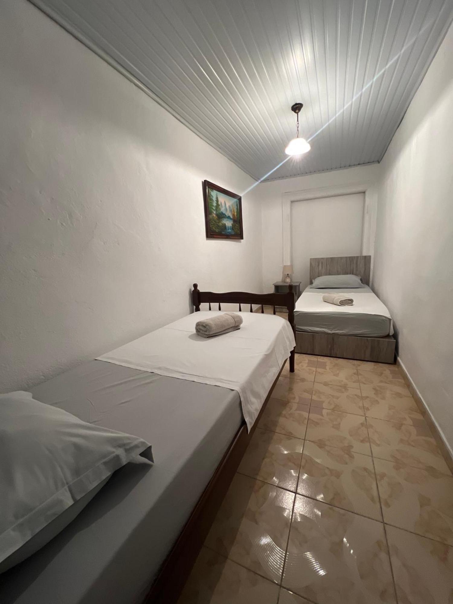 Onetwosleep Guesthouse Шкодер Екстер'єр фото