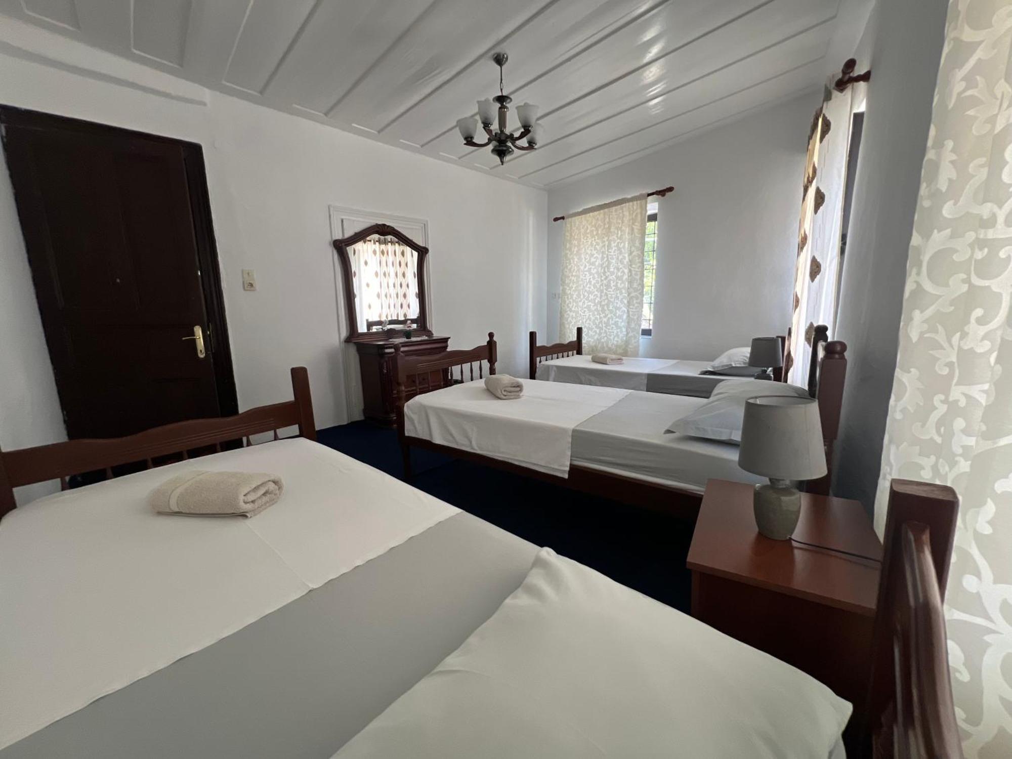 Onetwosleep Guesthouse Шкодер Екстер'єр фото