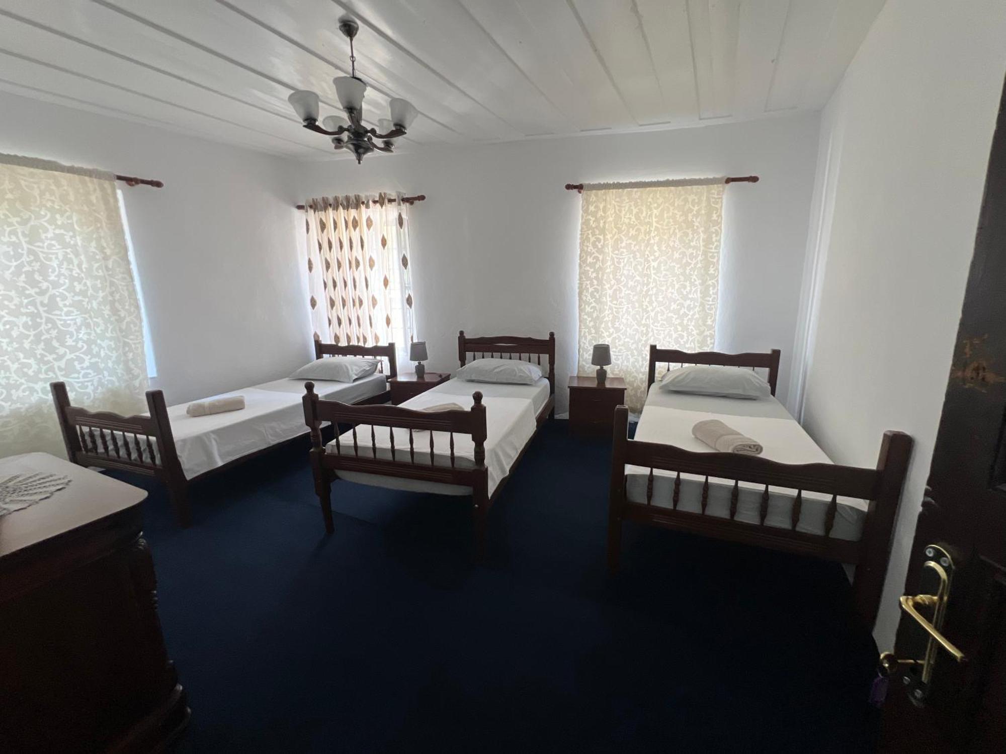 Onetwosleep Guesthouse Шкодер Екстер'єр фото